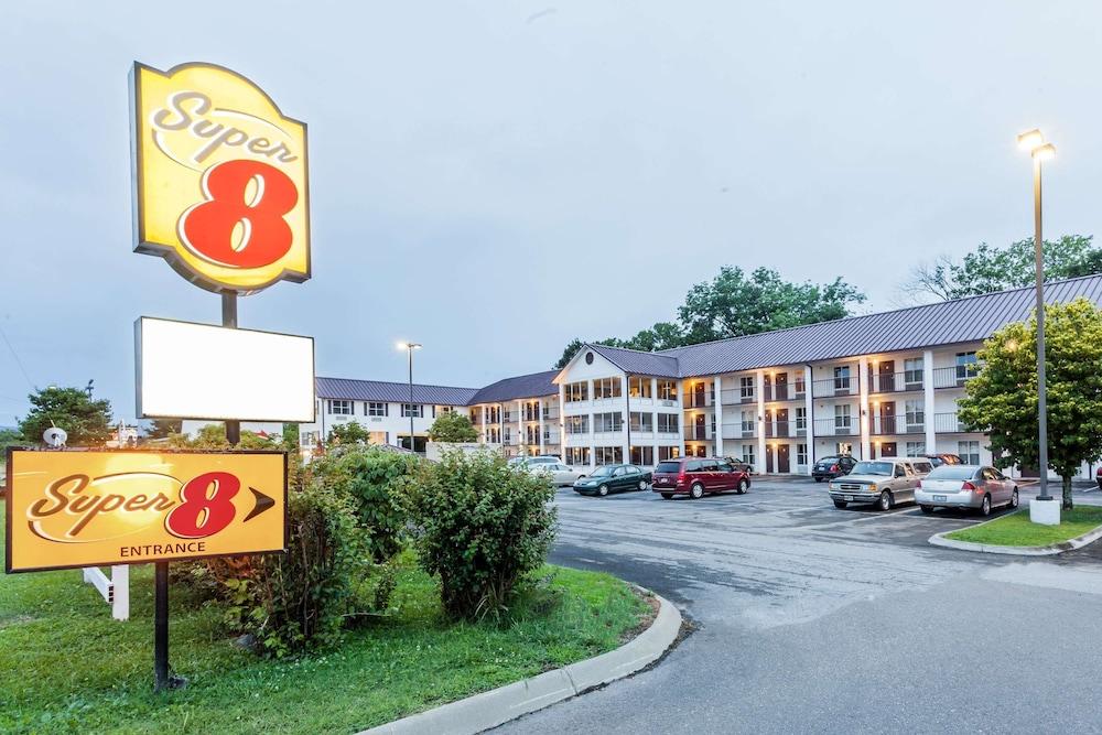 Super 8 By Wyndham Sevierville Riverside Exterior photo